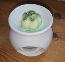 Sweet and simple, plain white ceramic wax burner.